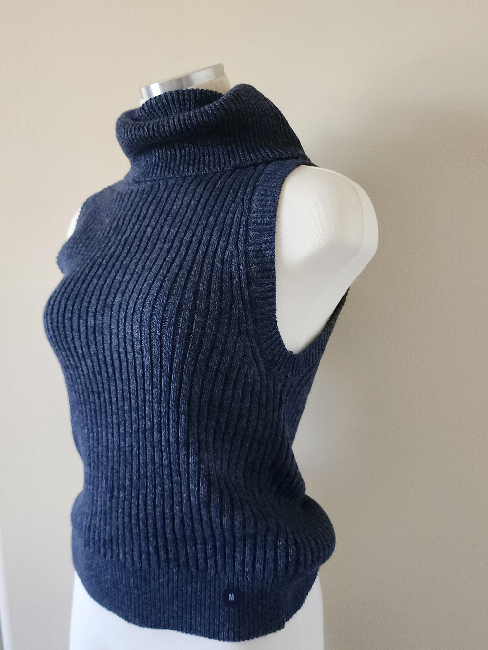 ABERCROMBIE AND FITCH WOMENS SLEEVELESS RIBBED KNIT TURTLENECK NAVY BLUE MEDIUM